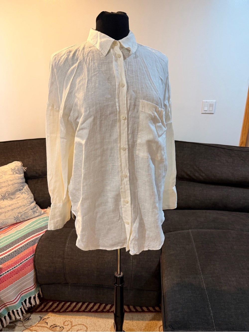 Zara womenโs button down 100% Linen shirt size M in excellent condition white co